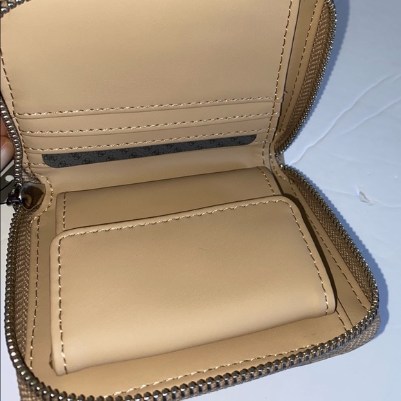 New GUESS Wallet Beige Clutch Pouch Coin Purse Latte Tempe SLG EX826355 - Picture 6 of 6